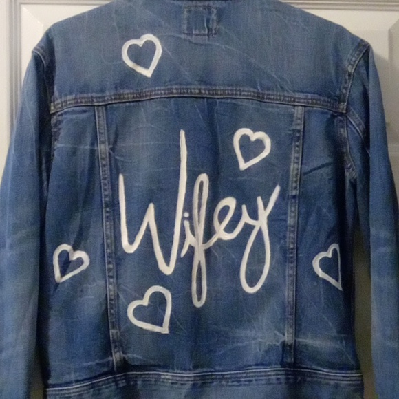 VINTAGE CUSTOM HAND PAINTED WIFEY WEDDING BRIDE BLUE WHITE DENIM JACKET  SMALL - Picture 3 of 6
